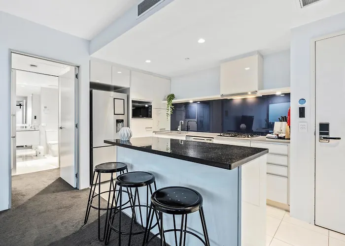 Circle On Cavill - Self Contained & Privately Managed Apartments - Wow Stay