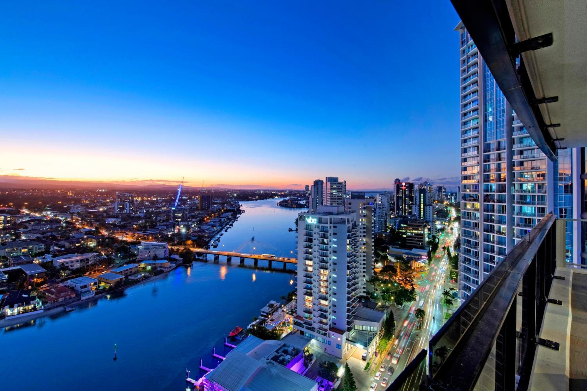 Circle On Cavill - Self Contained & Privately Managed - Wow Apartment Gold Coast